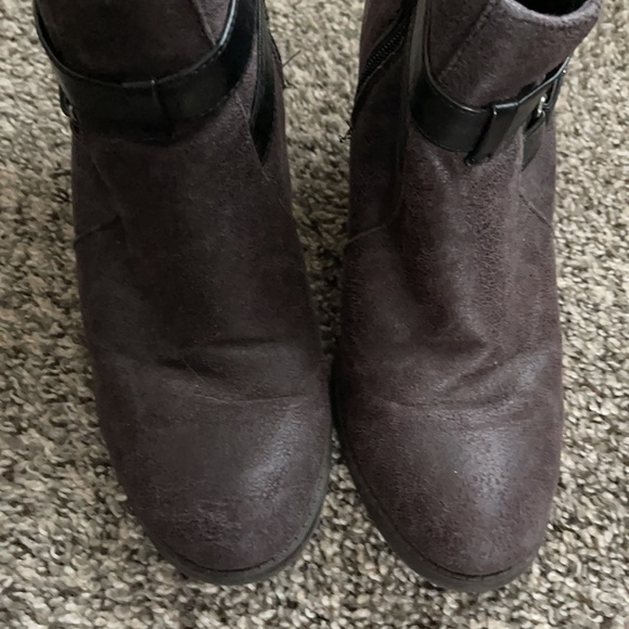 Woman’s Booties Wide width calf - Picture 4 of 8